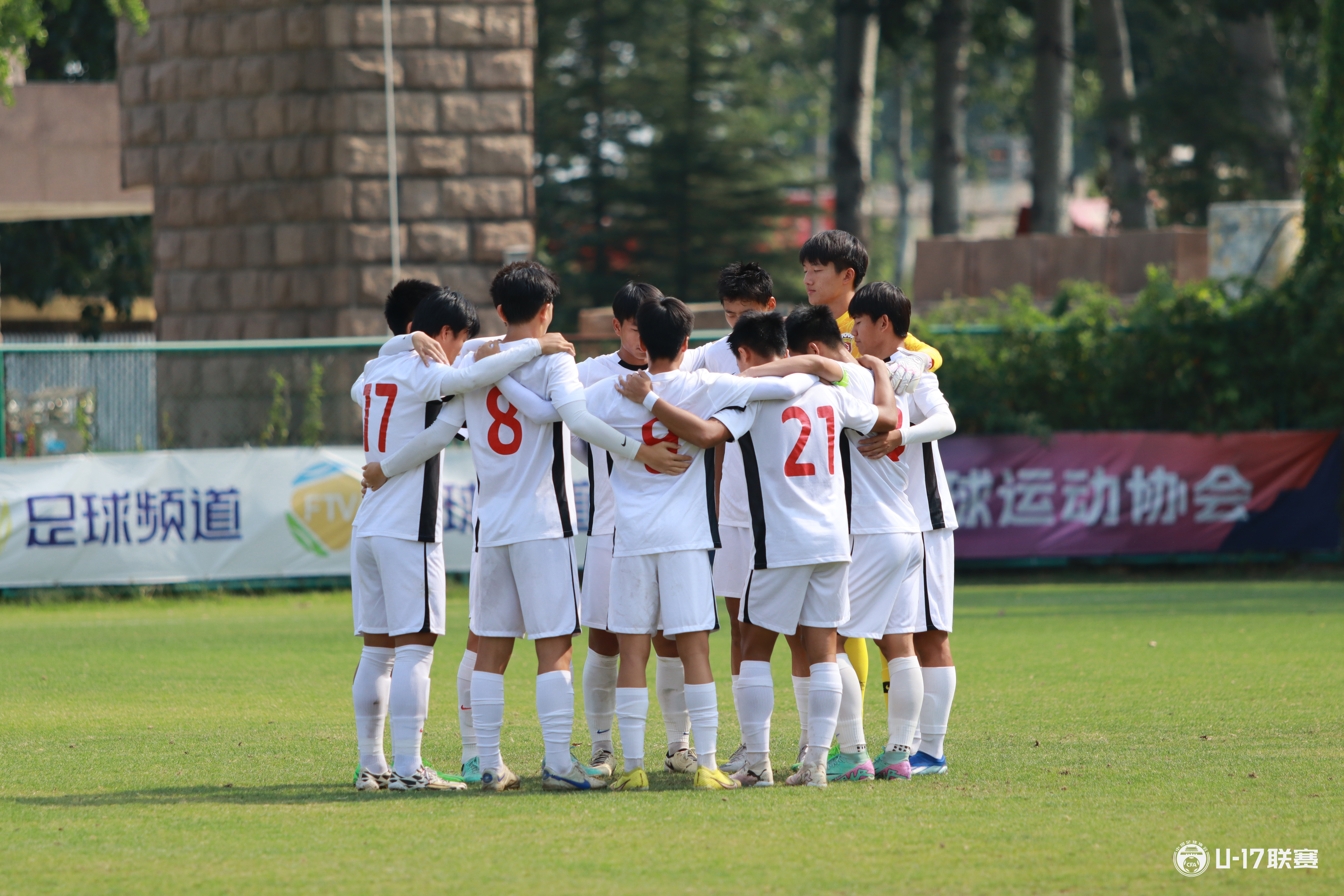 高水平足球比赛中球员传球组织有序 高水平足球比赛中球员传球组织有序