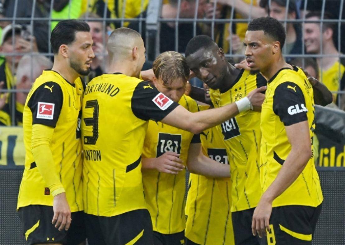 关于多特蒙德球员拼尽全力,成功击溃对手的信息 关于多特蒙德球员拼尽全力,成功击溃对手的信息