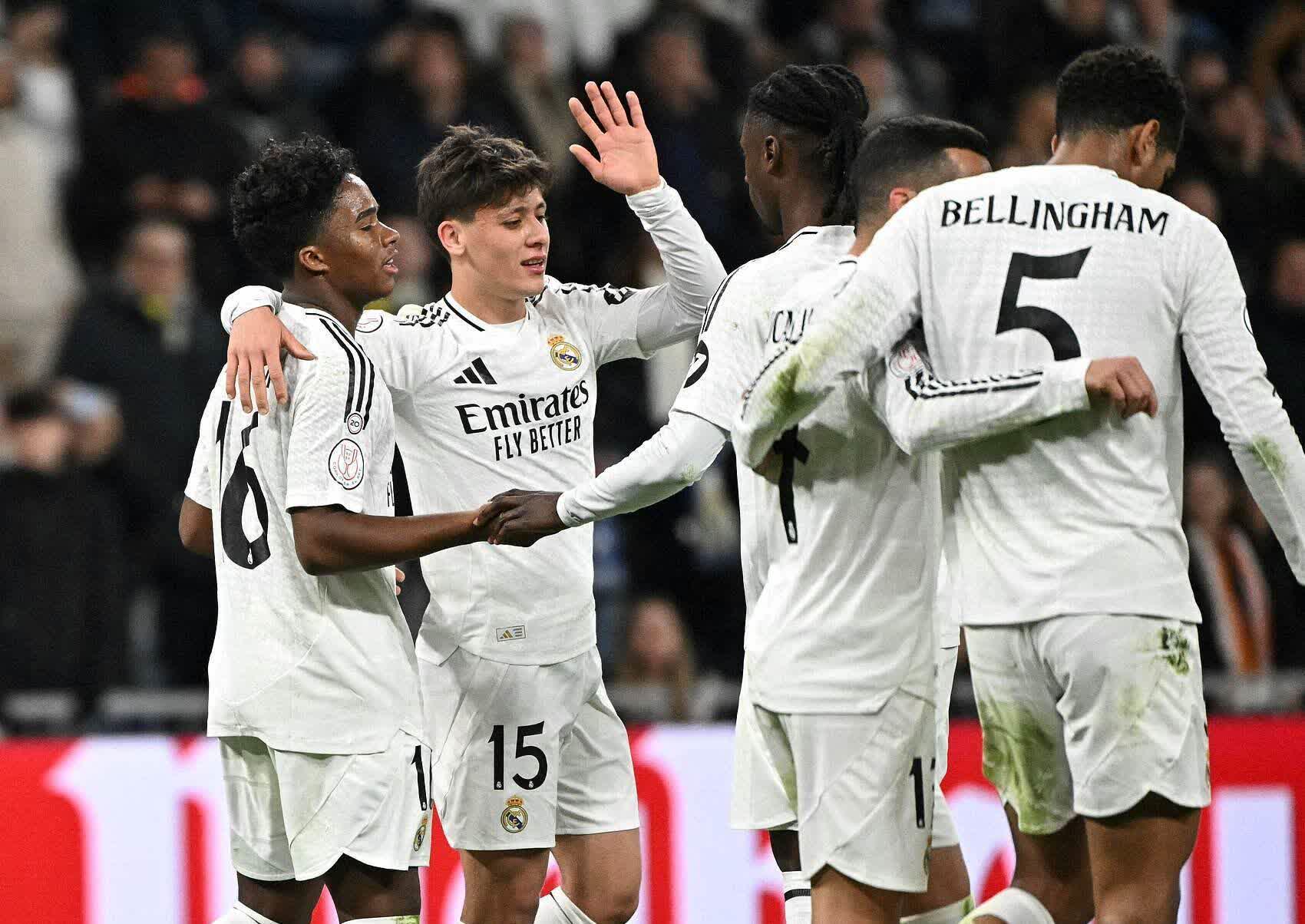 包含西班牙队备战关键战役,全队士气高涨备战的词条 包含西班牙队备战关键战役,全队士气高涨备战的词条