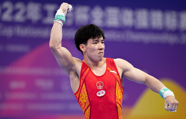 包含体操赛场上，男选手稳打稳扎，收获满满的词条