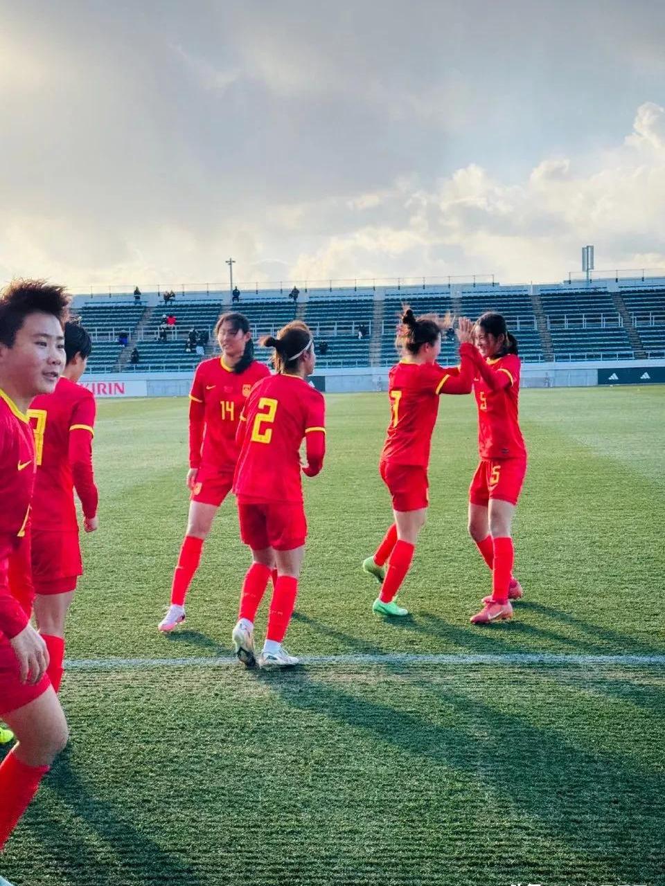 世界顶级俱乐部在热身赛中进行对抗 世界顶级俱乐部在热身赛中进行对抗