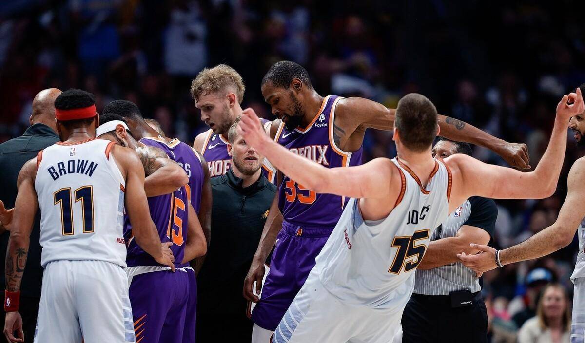 关于巴恩斯利客场逆袭，首积分领跑的信息