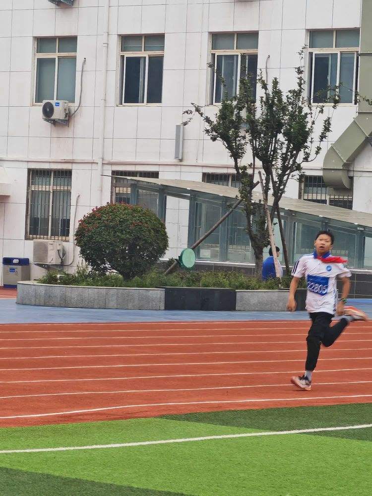 运动员备战氛围热烈,迎接挑战 运动员备战氛围热烈,迎接挑战