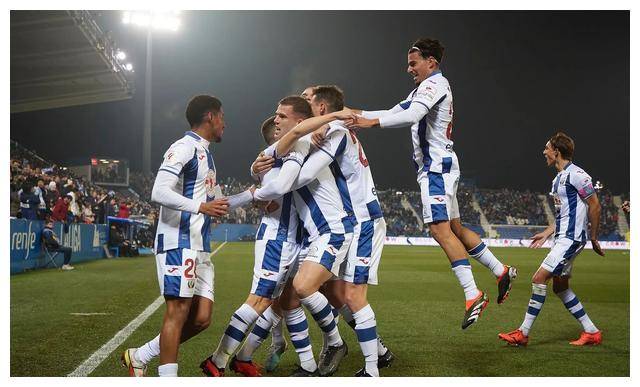 科威特巴萨队迎战阿联酋豪门