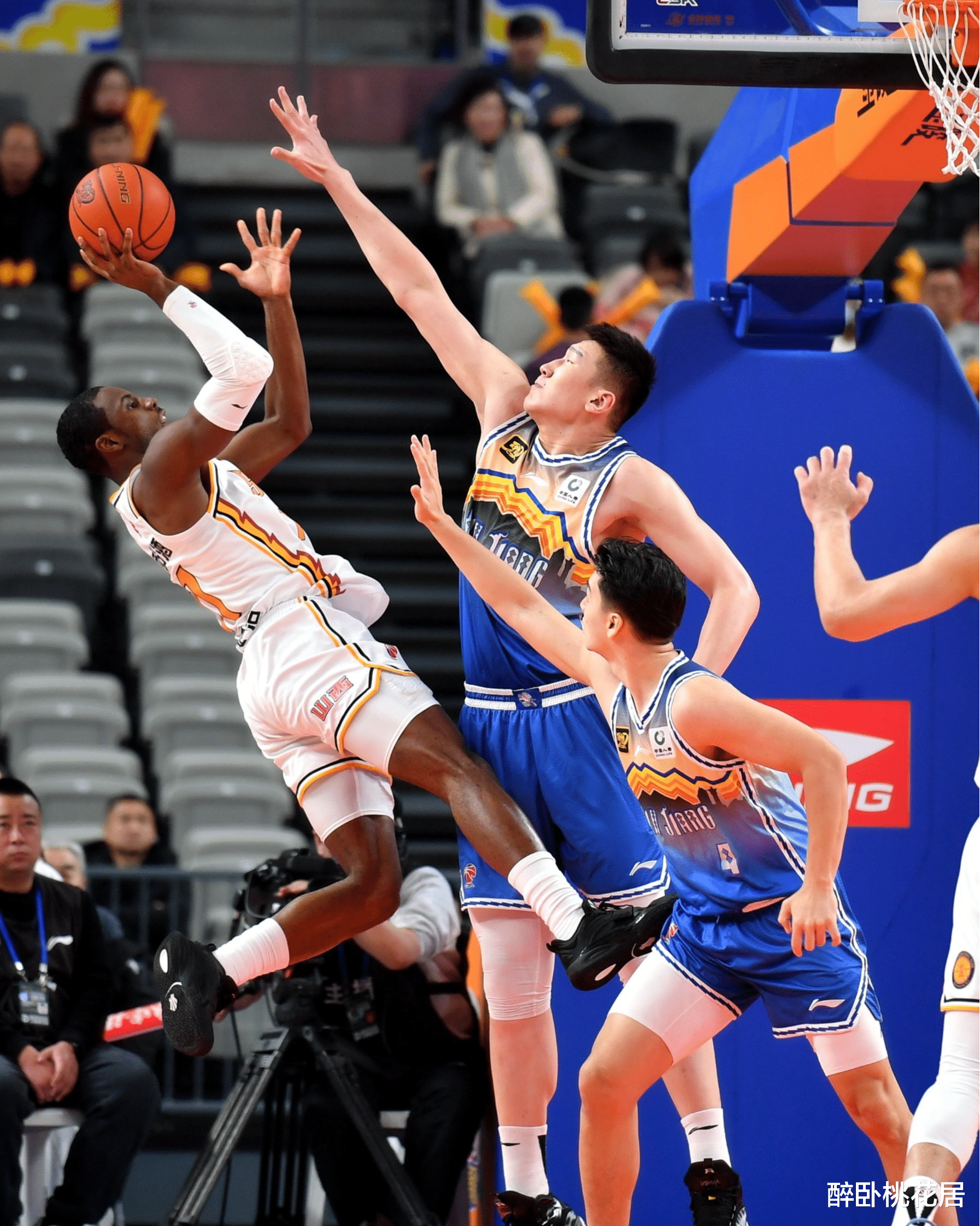 强强对话!最新国内篮球职业联赛赛况 强强对话!最新国内篮球职业联赛赛况