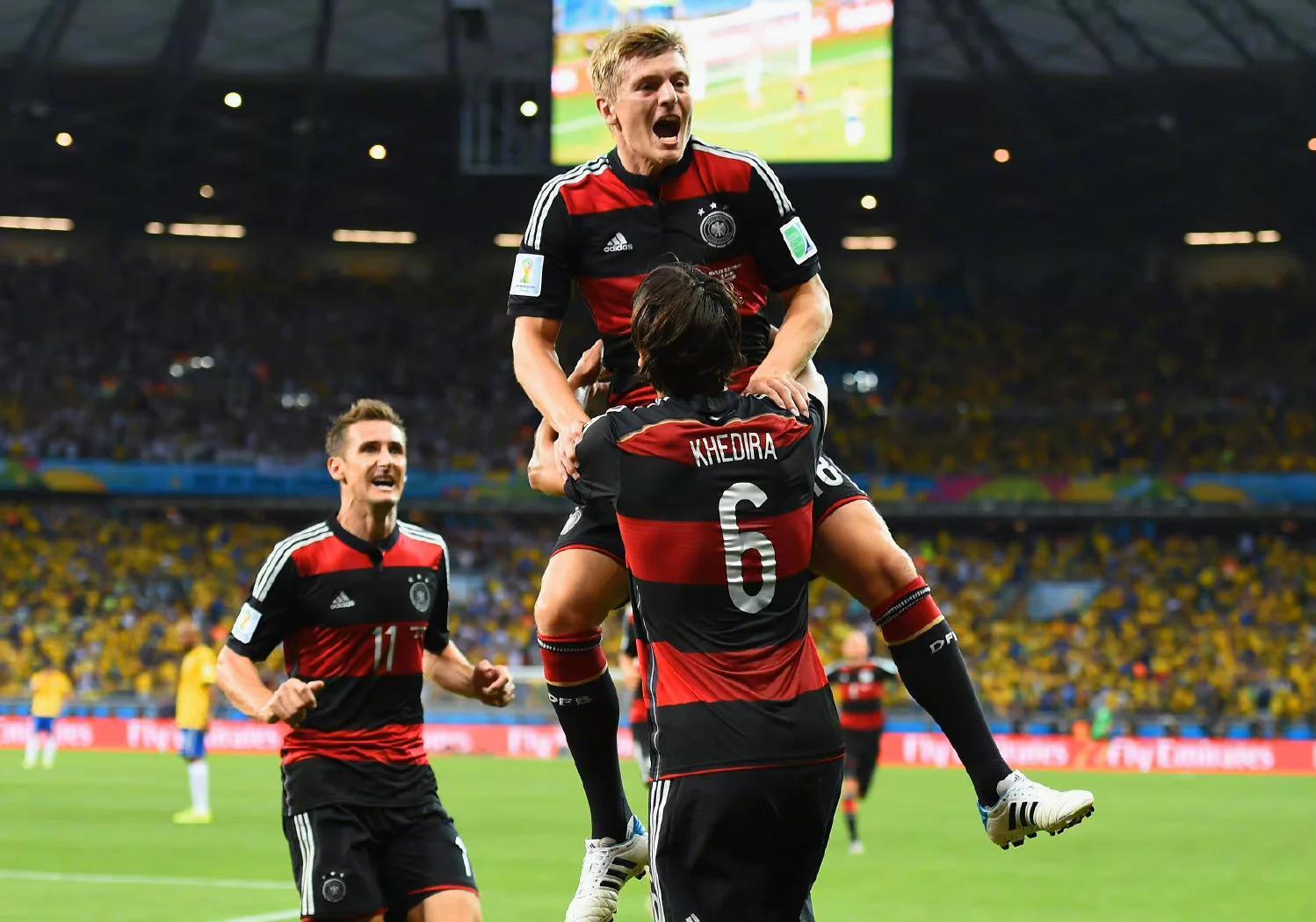 巴西球队亚冠疯狂狂欢,士气高昂 巴西球队亚冠疯狂狂欢,士气高昂