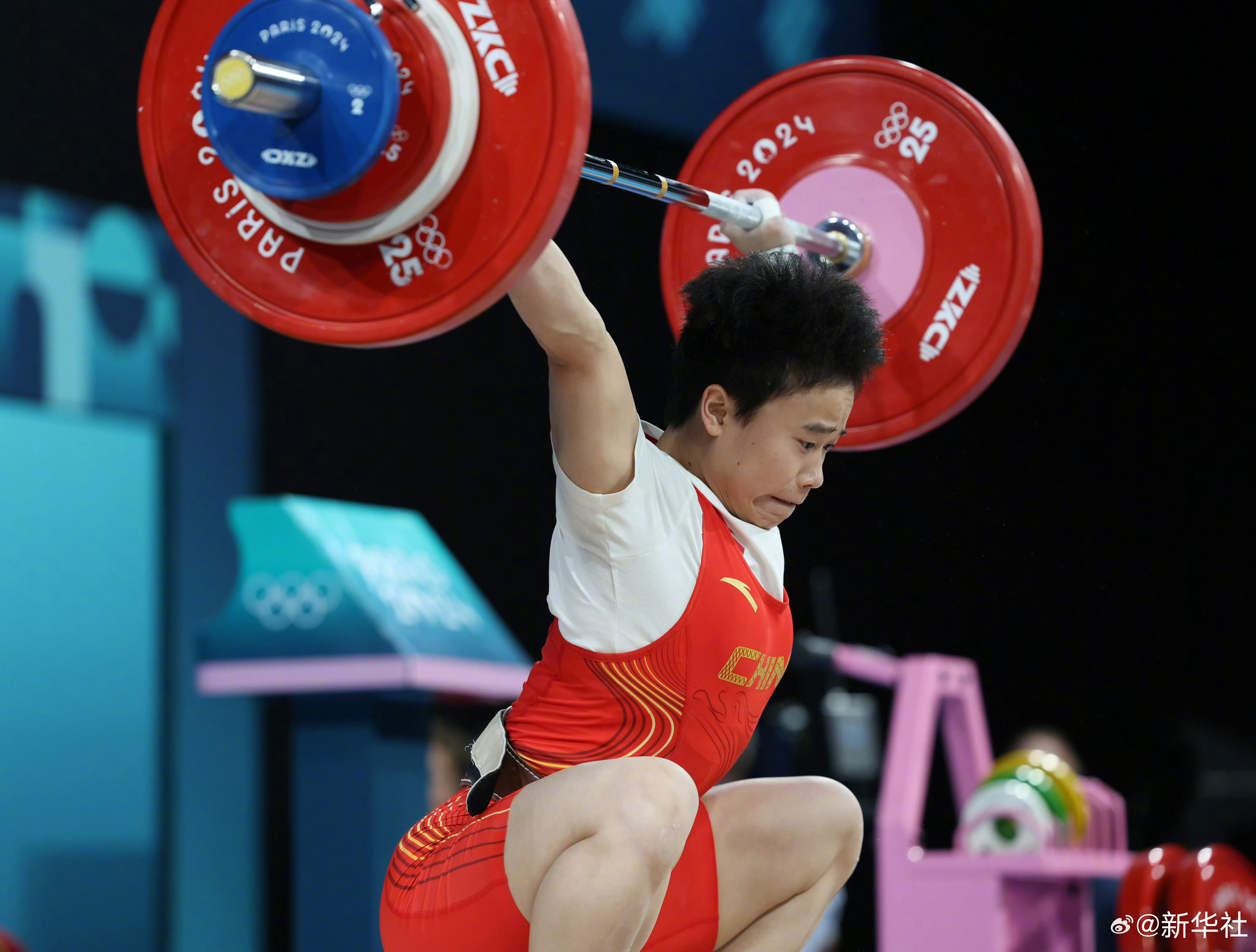 双重力量，举重选手巧夺金牌的简单介绍