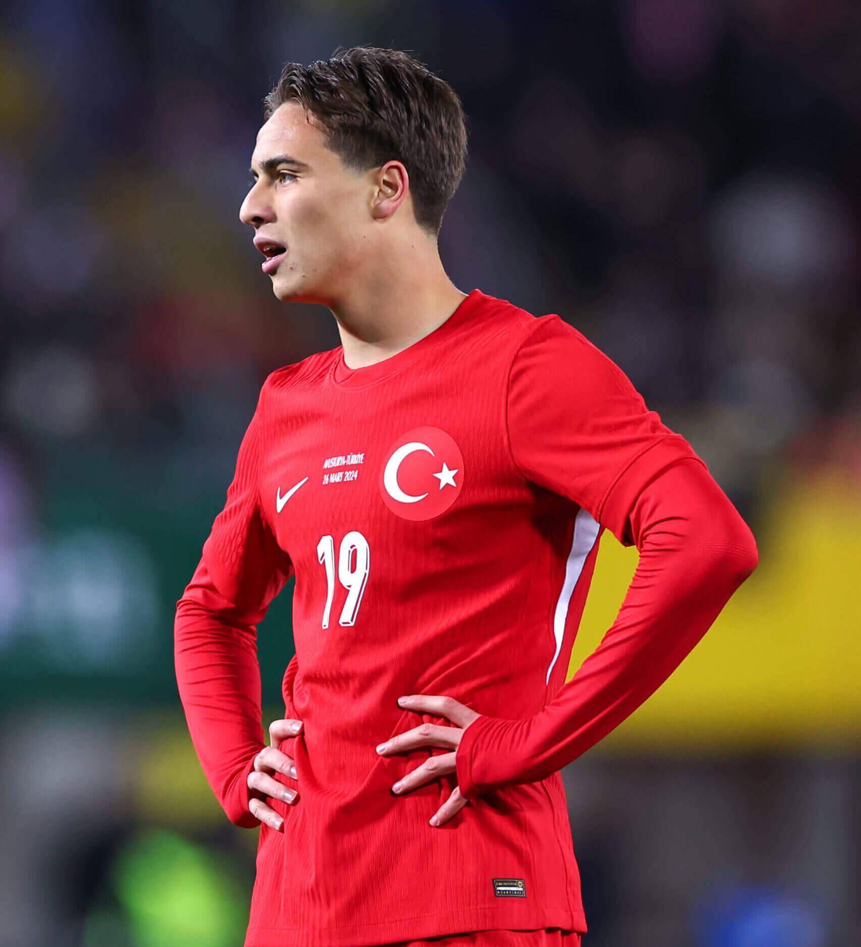 荷兰队客场战胜劲敌,斩获关键三分 荷兰队客场战胜劲敌,斩获关键三分