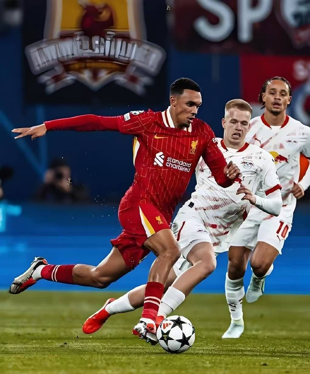 雷丁客场一球小胜,实现三连胜势不可挡 雷丁客场一球小胜,实现三连胜势不可挡