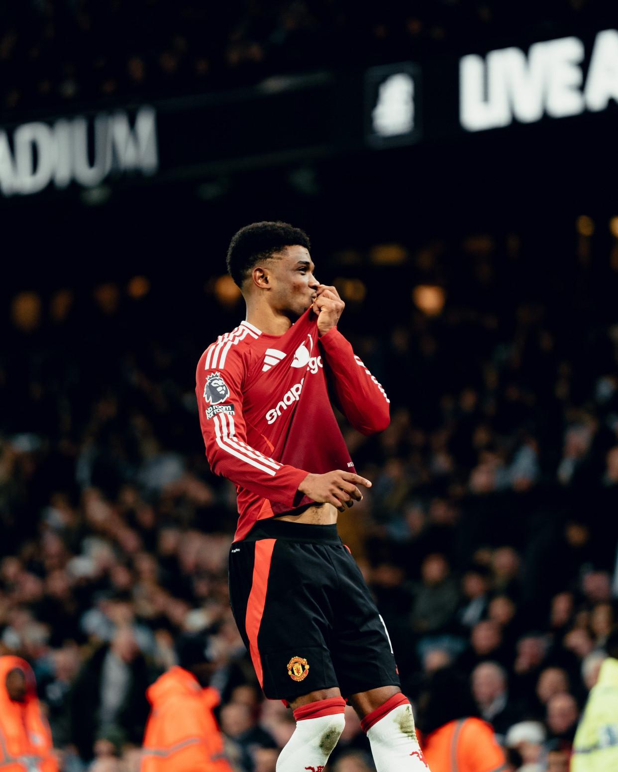 桑切斯加盟曼联，助球队逆袭