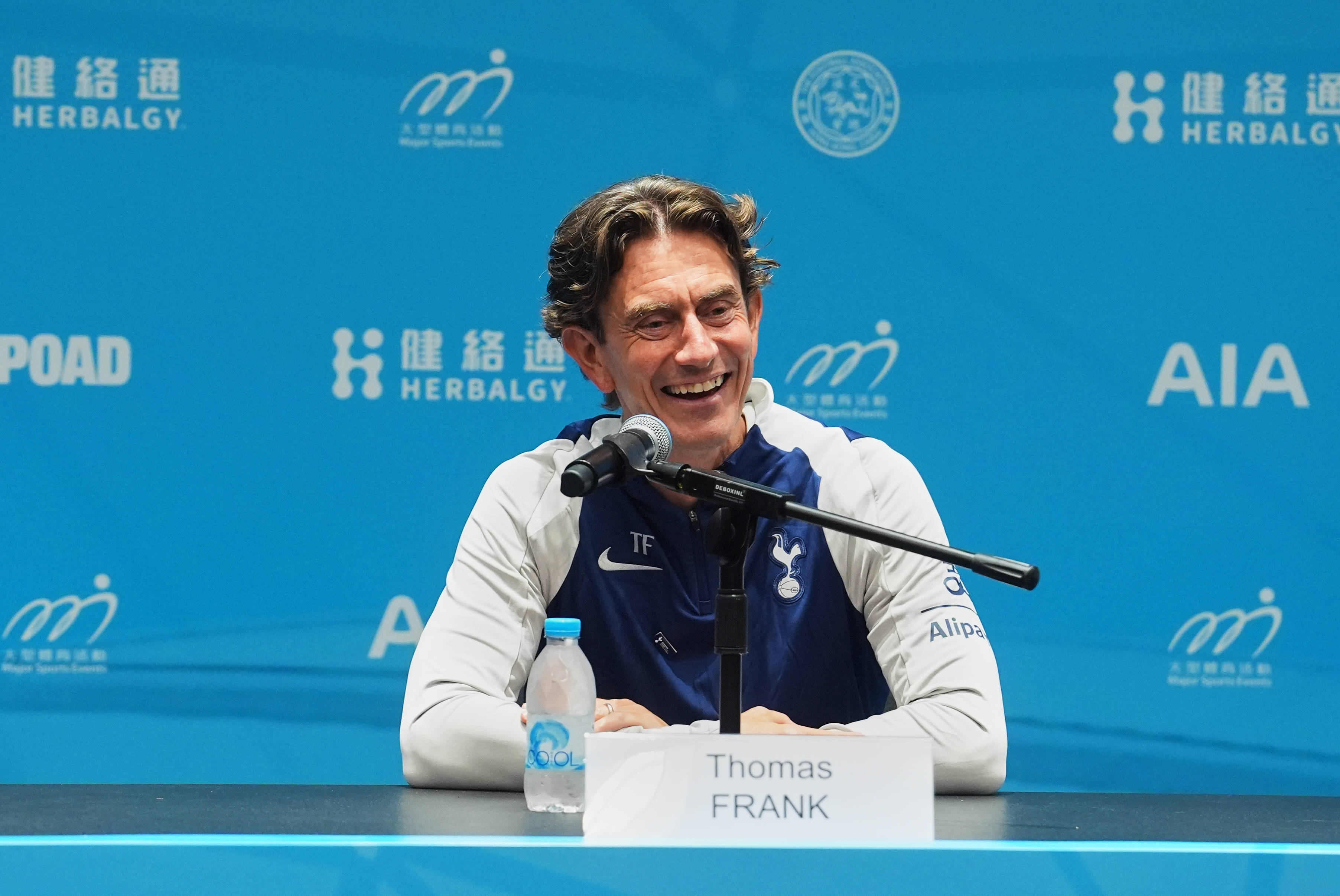 热刺球队备战年度欧洲盛事，雄心壮志备赛