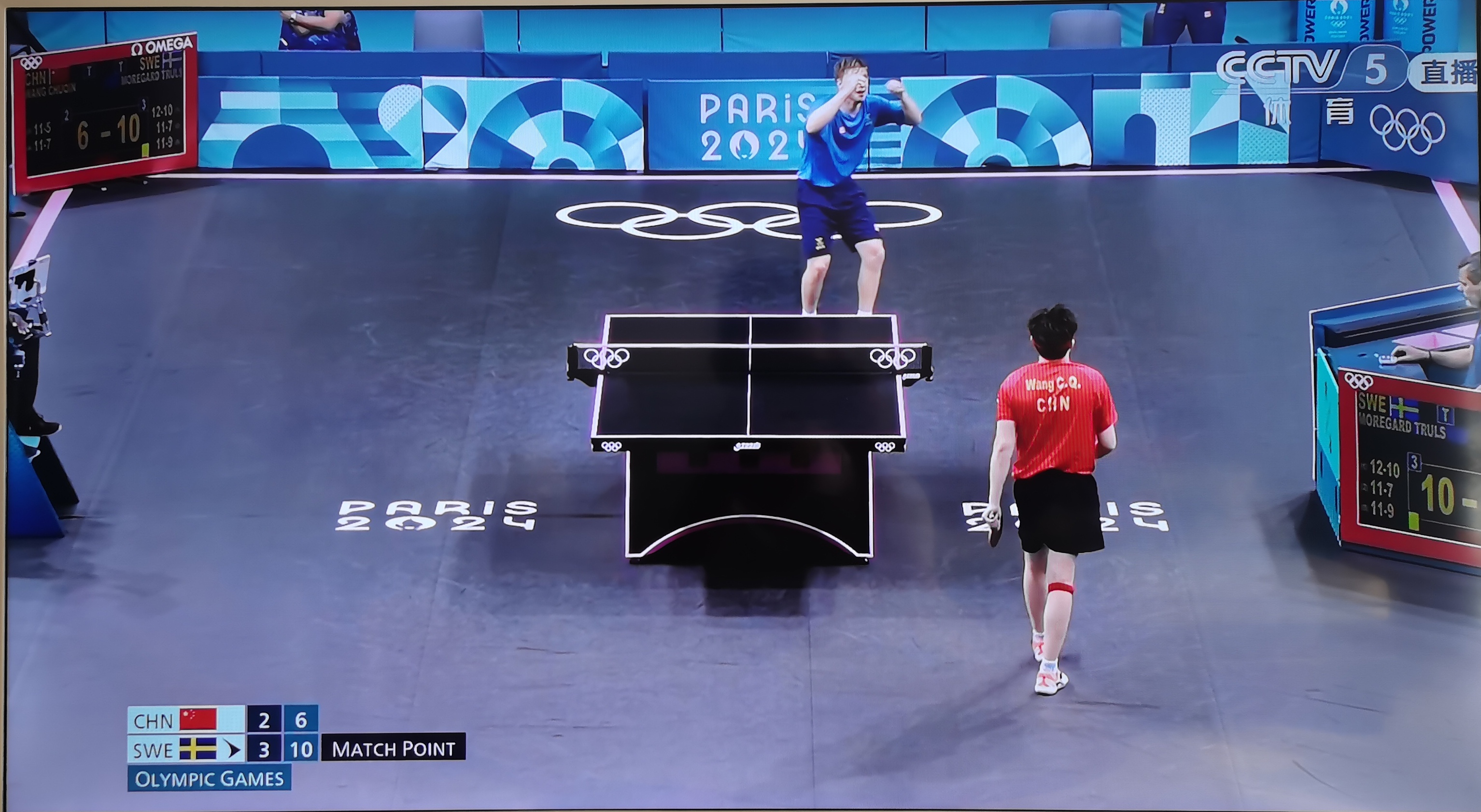 乒乓球赛场：球速惊人，技压群雄