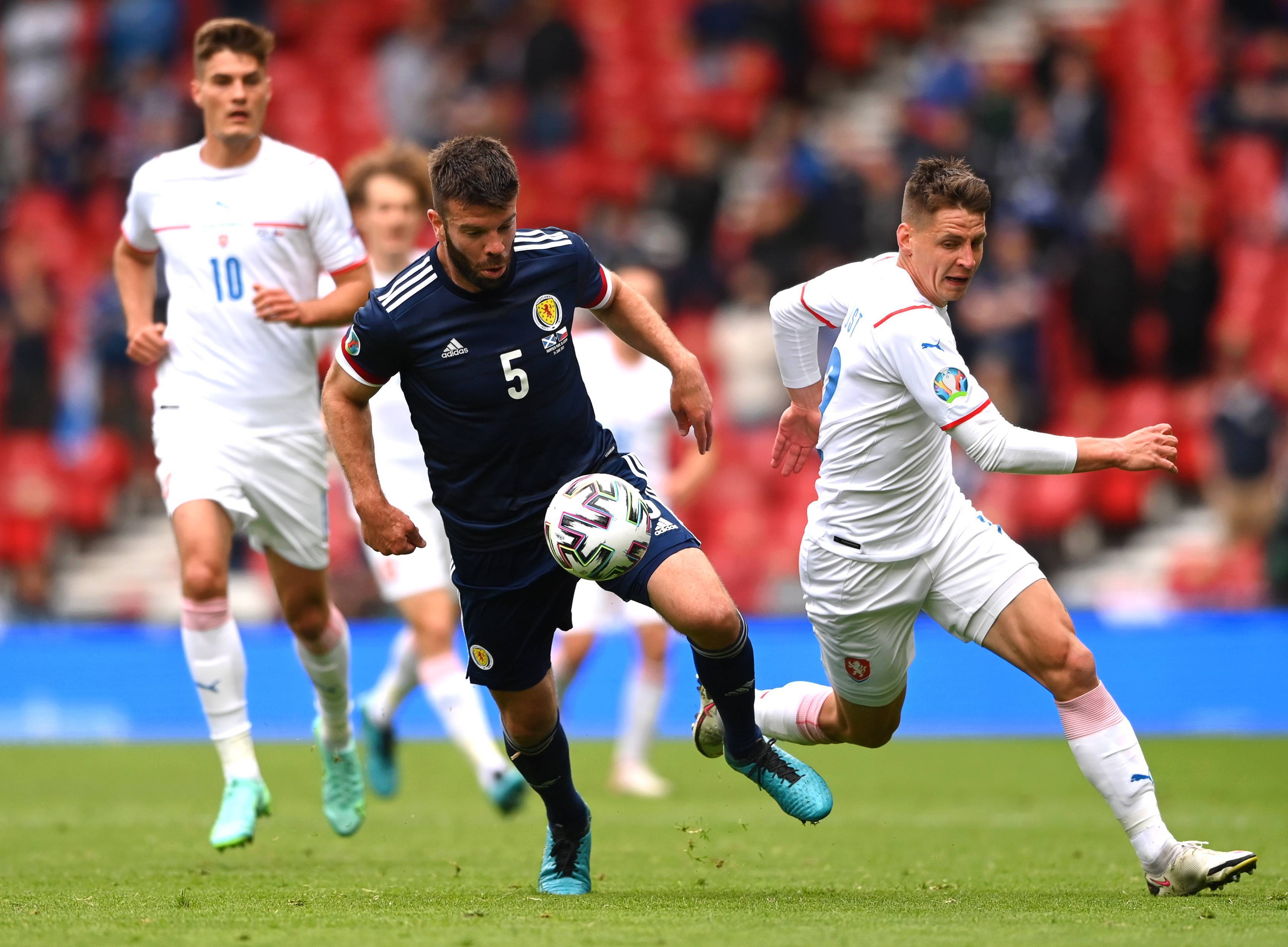 开云体育登录-牛刀小试！新兴球队在足球赛场上大放异彩的简单介绍