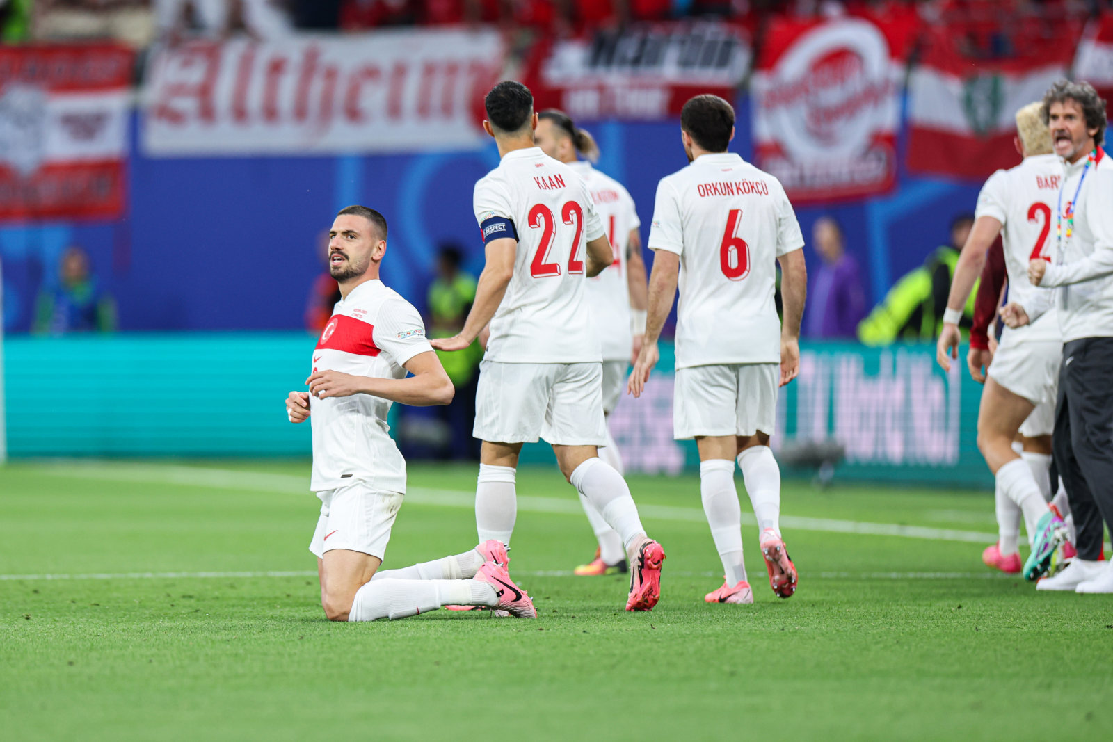 英格兰队取胜委内瑞拉，备受关注的比赛成功举办