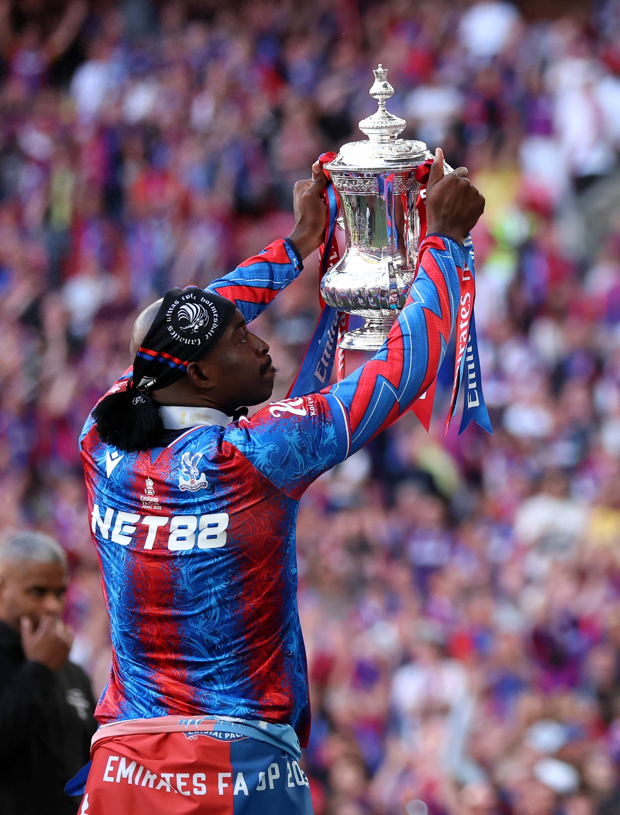 关于水晶宫客场逆转赢球，终结连败的信息