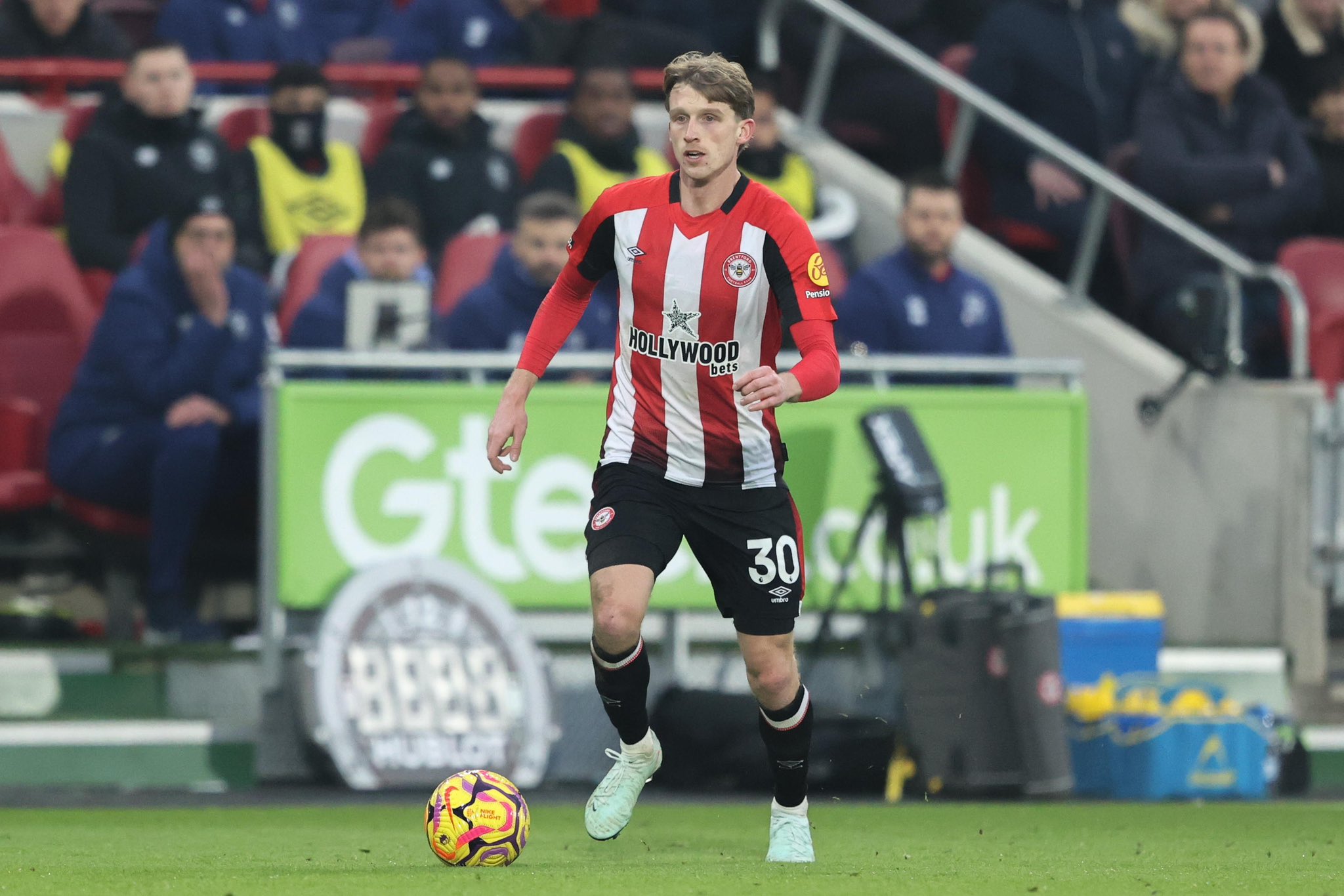 沃尔夫斯堡球员因伤退出本轮比赛 沃尔夫斯堡球员因伤退出本轮比赛