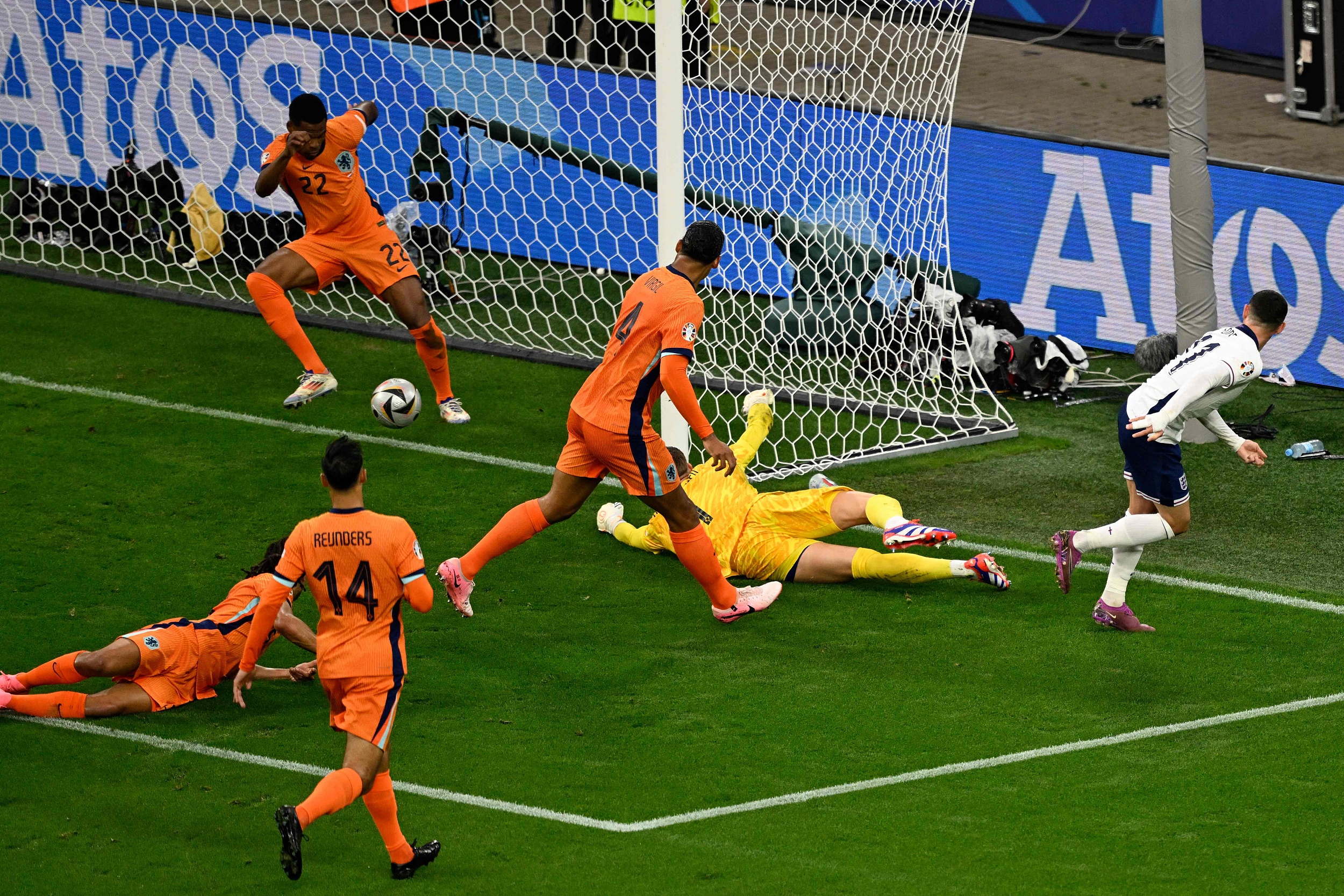 欧洲豪强争取胜利赢得关键比赛 欧洲豪强争取胜利赢得关键比赛