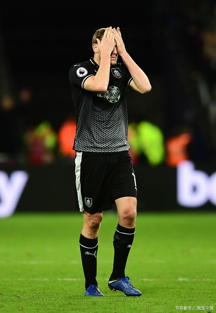 伯恩利攻守表现出色，轻松击败对手