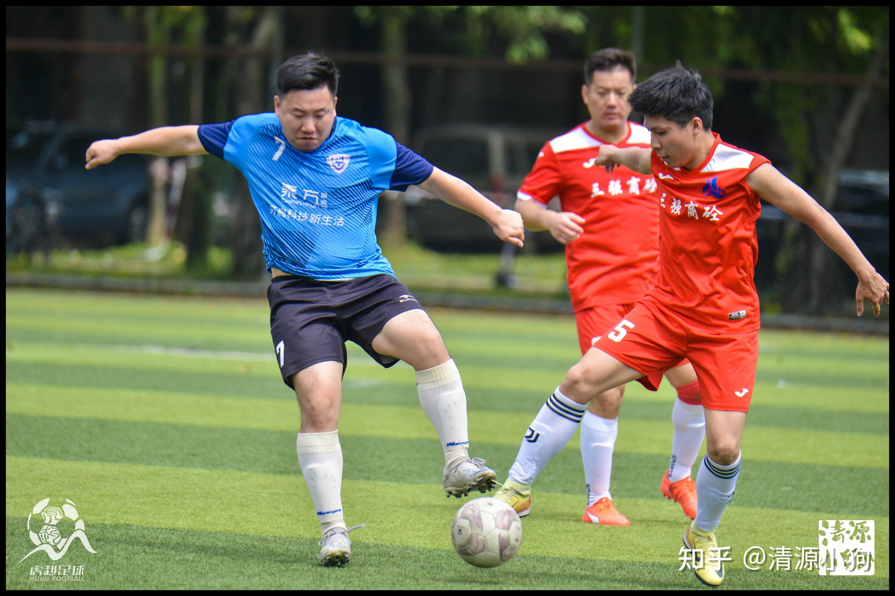 强强对决再次演绎足球场上激烈较量的简单介绍