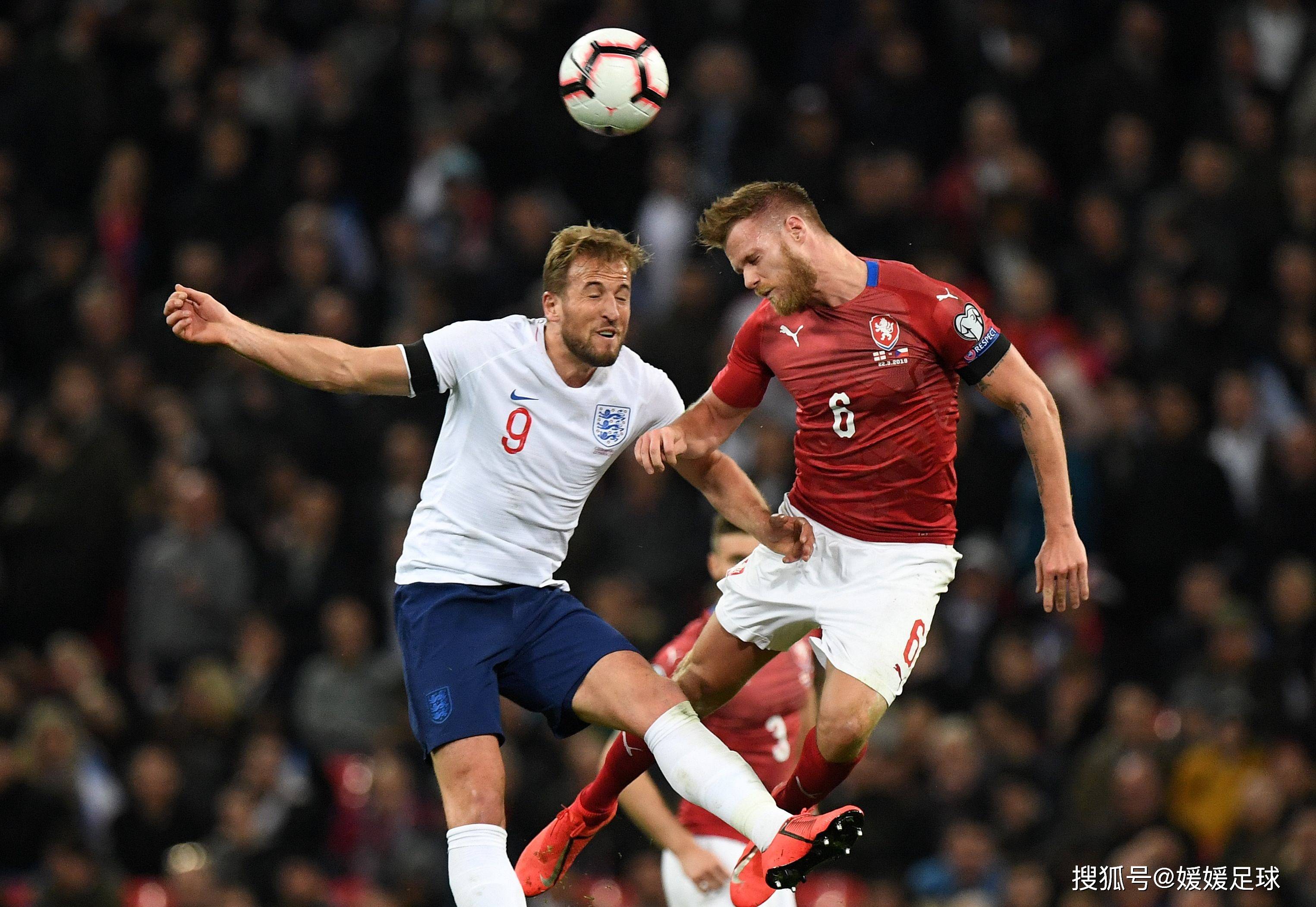 包含波兰队实力出众，轻松打进欧锦赛四强的词条