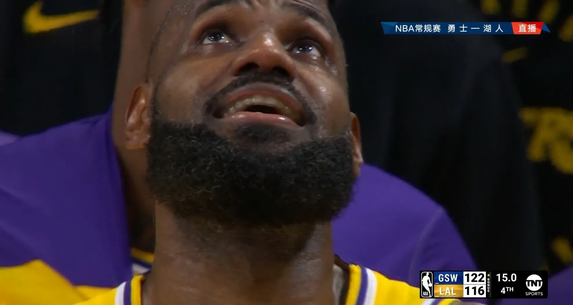 篮球赛场临近尾声,双方实力不相上下!的简单介绍 篮球赛场临近尾声,双方实力不相上下!的简单介绍