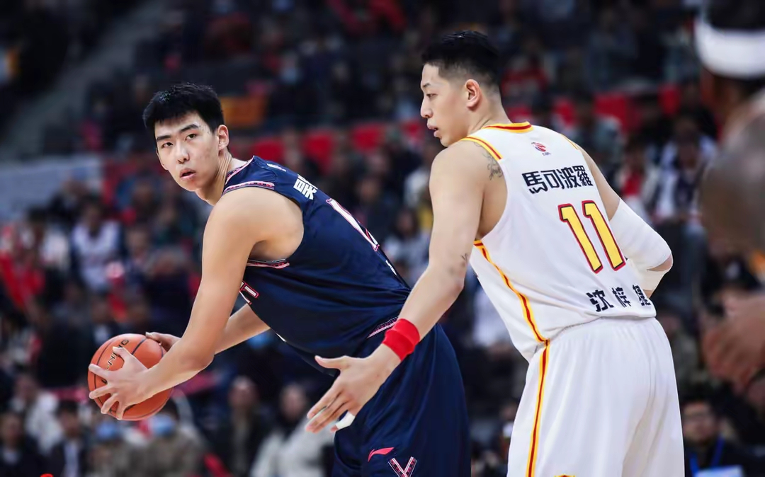 篮球赛场临近尾声,双方实力不相上下!的简单介绍 篮球赛场临近尾声,双方实力不相上下!的简单介绍