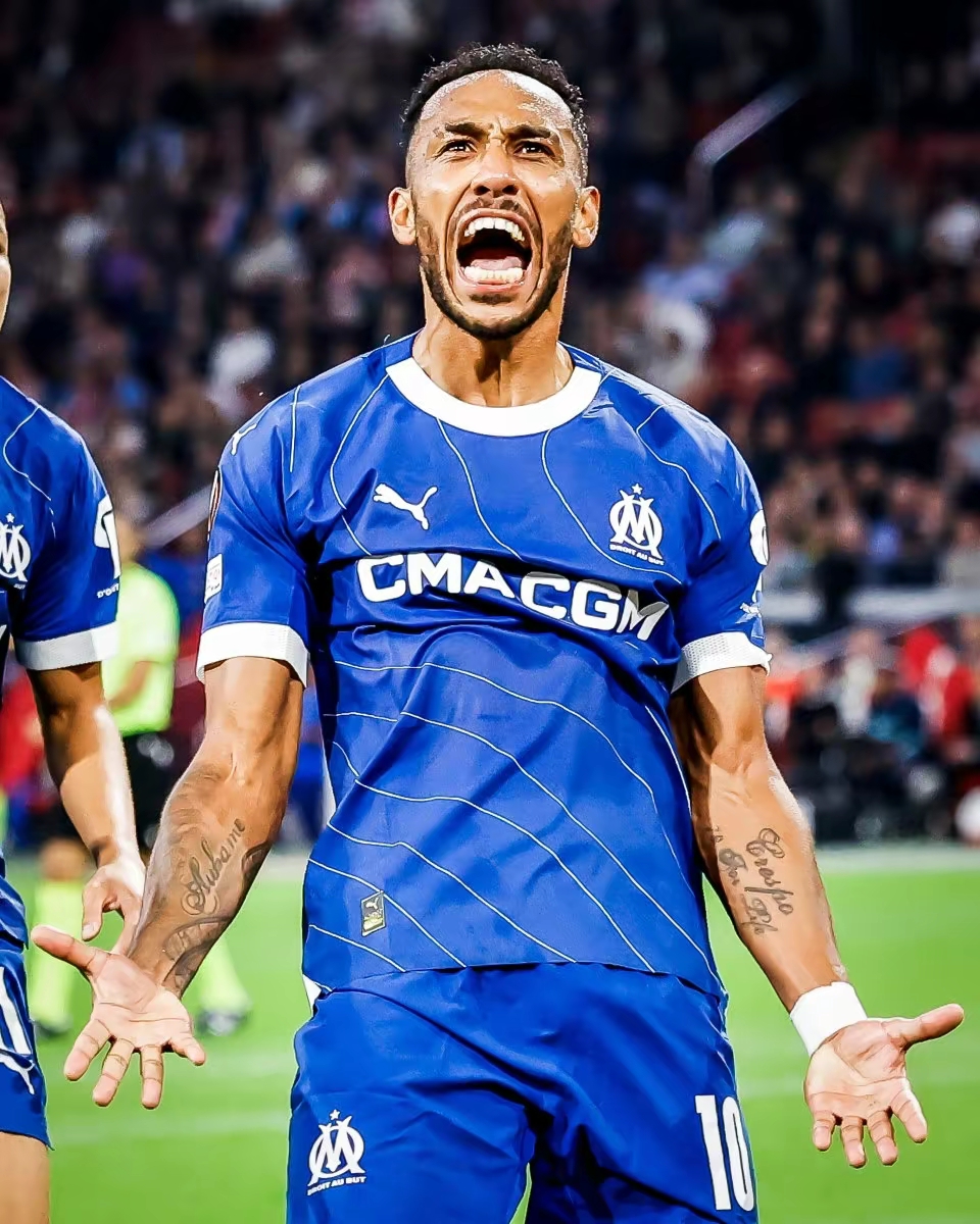 开云体育-阿贾克斯逆袭霸主，切尔西失利难消愁