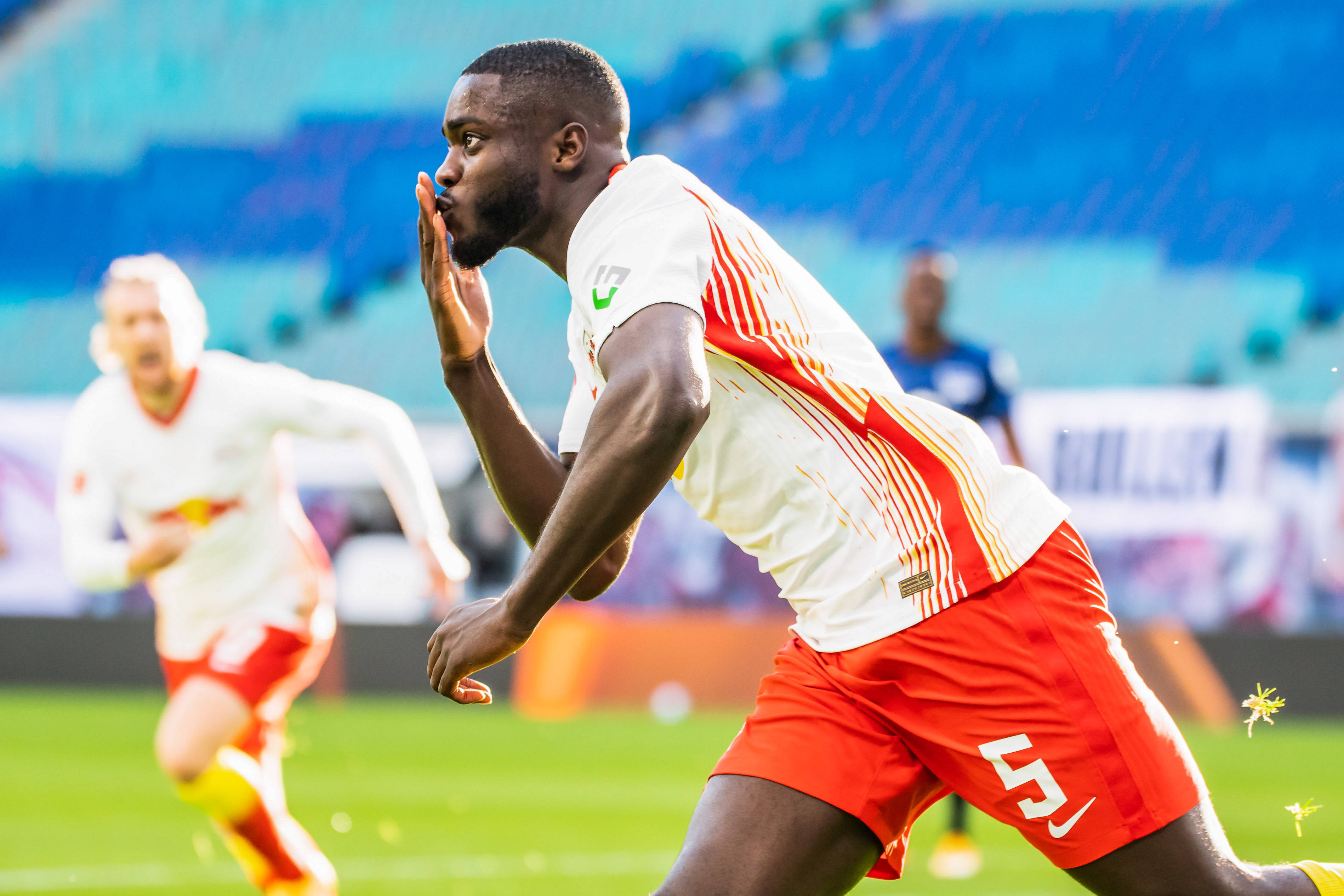 柏林赫塔队员兢兢业业,德甲联赛排名节节攀升的简单介绍 柏林赫塔队员兢兢业业,德甲联赛排名节节攀升的简单介绍