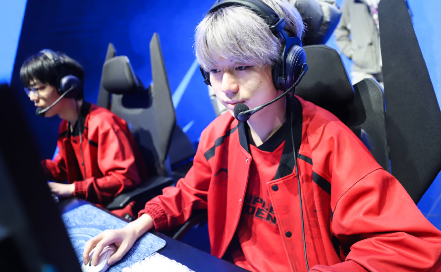 包含JDG翻盘FPX，Tarzan打出惊人五杀强强对话小组赛，技惊四座的词条