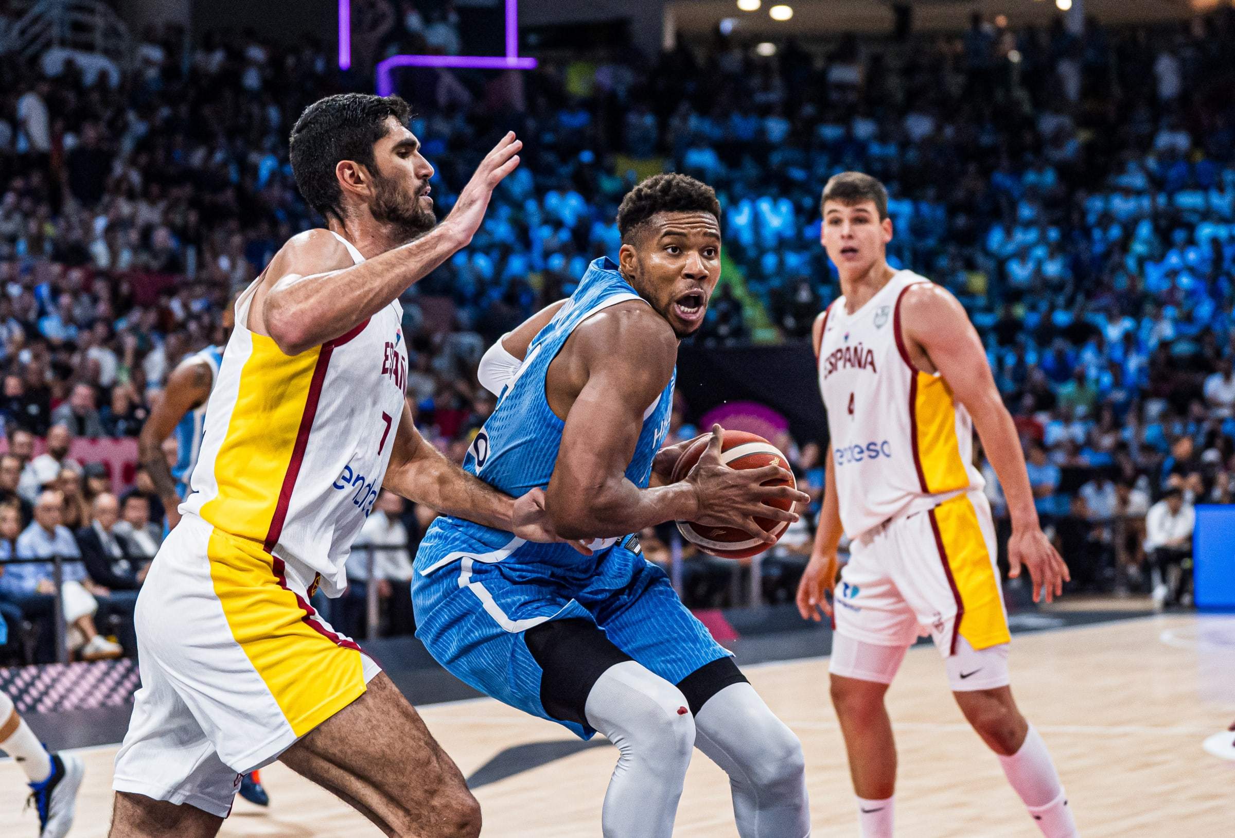 欧洲杯西班牙队险胜希腊，晋级形势乐观的简单介绍