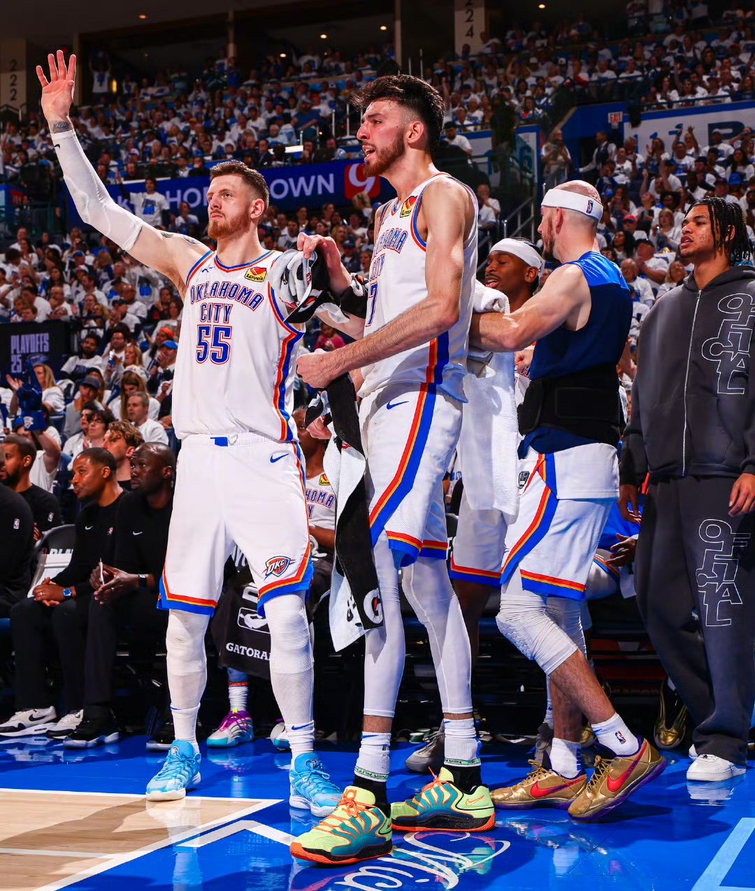 开云体育在线-雷霆队近期比赛大胜对手，士气高涨