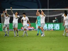 华夏球员团结一心,赢得重要客场胜利 华夏球员团结一心,赢得重要客场胜利