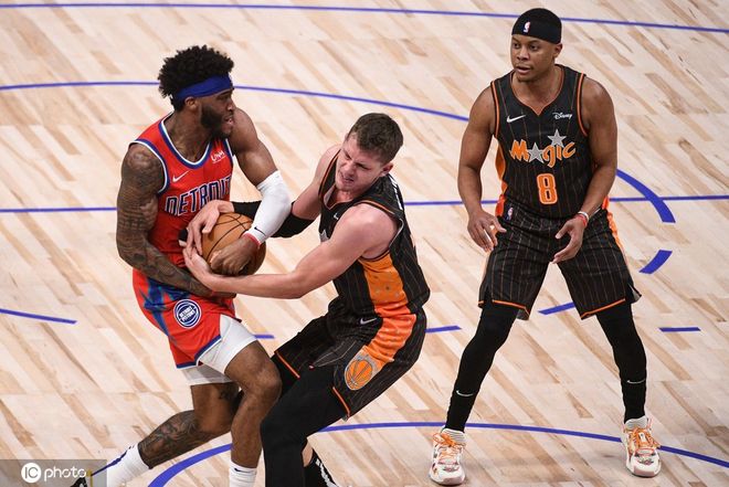 活塞擒魔术,止步两连败 活塞擒魔术,止步两连败