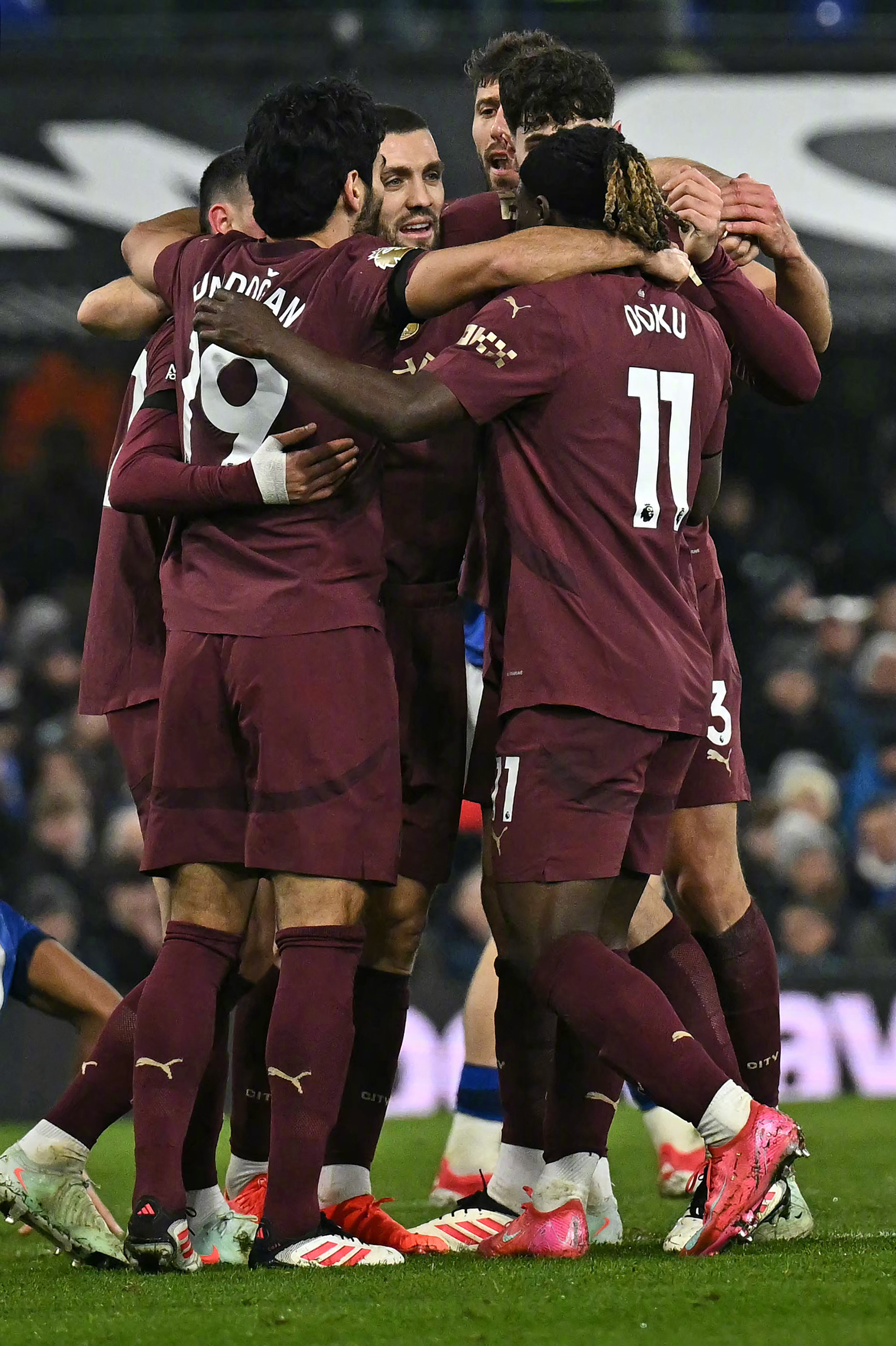 曼联豪取五连胜，英超争冠形势加剧