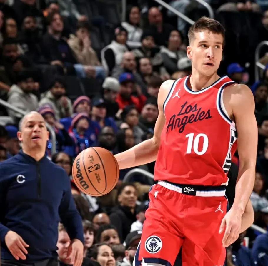 诺维奇门将扑出关键球,助球队险胜对手的简单介绍 诺维奇门将扑出关键球,助球队险胜对手的简单介绍