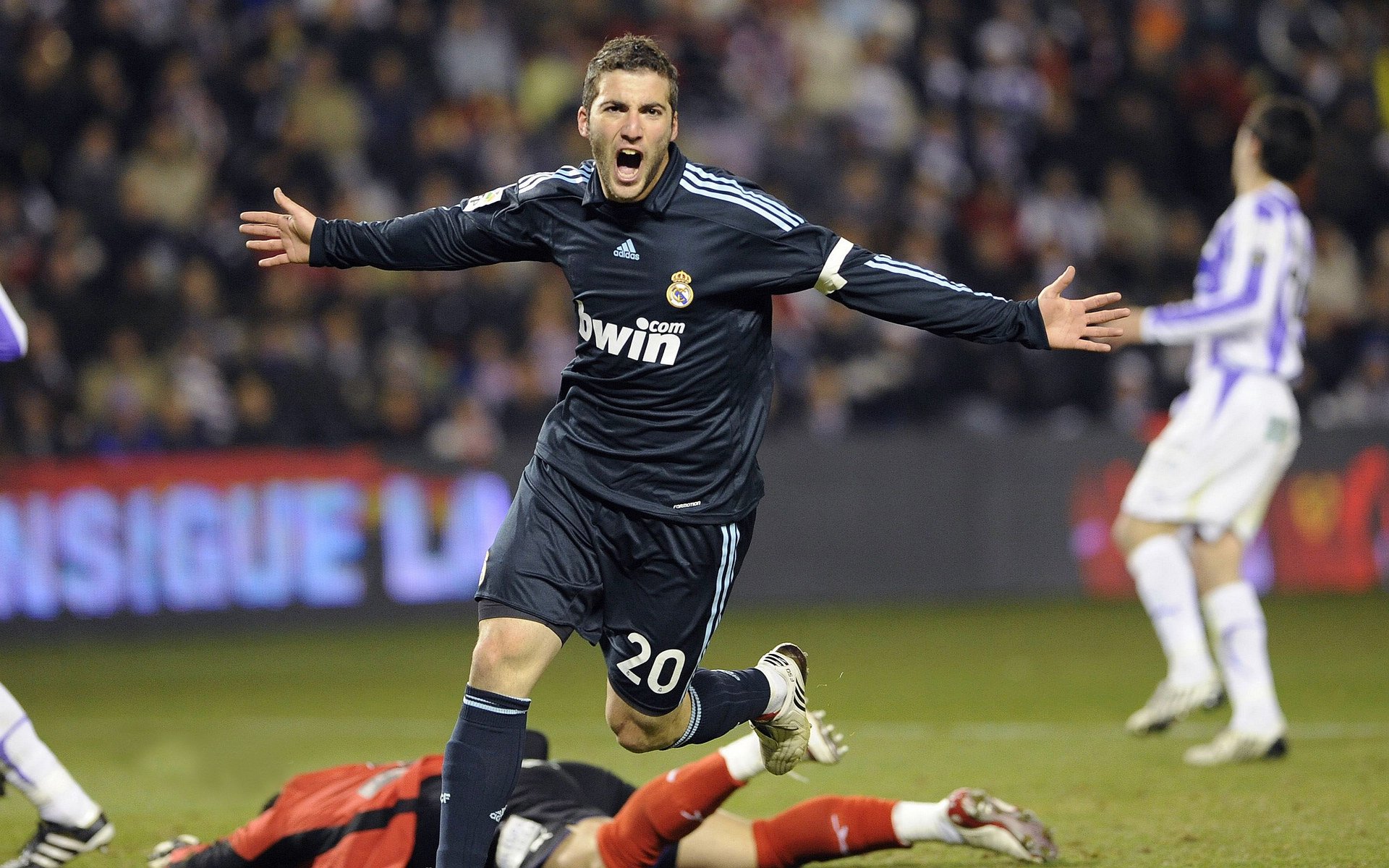 镜像的胜利，从李刚仁的冠军级心脏到日本队的系统性压制